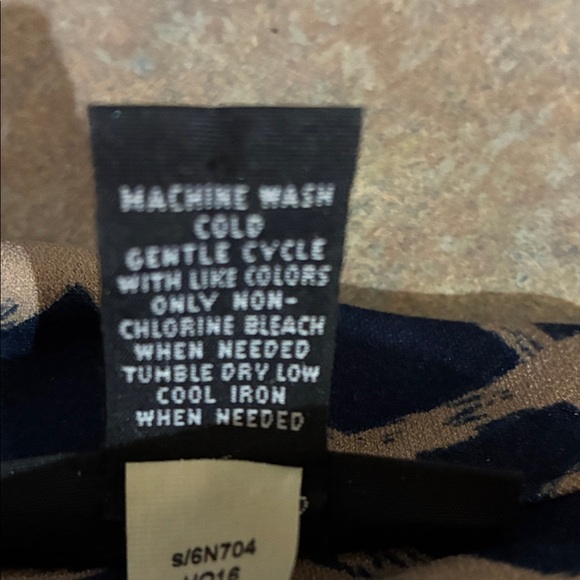 Alfani Navy and Beige Abstract Sleeveless Top - Picture 5 of 5